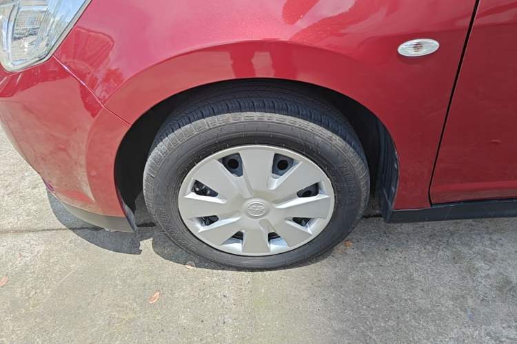 Used Venucia R50 2016 1.6L Automatic Elite Edition Left Front Wheel Hub