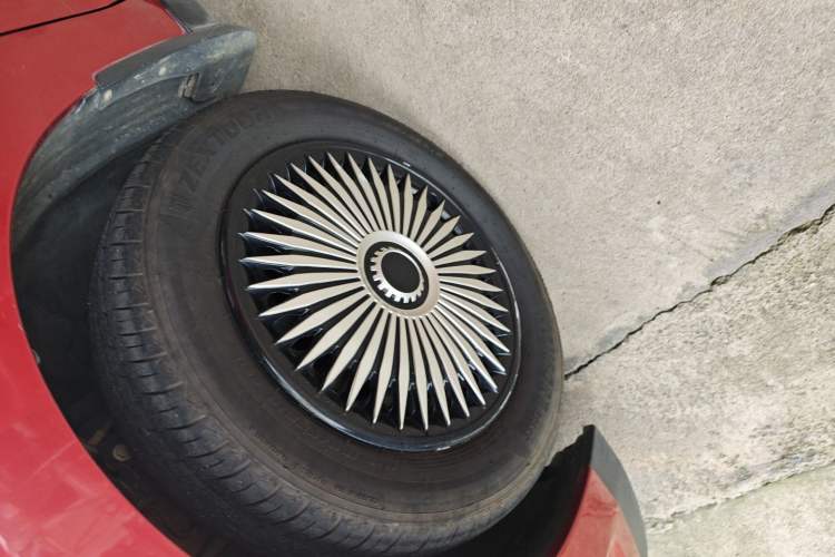Used Venucia R50 2016 1.6L Automatic Elite Edition Left Front Wheel Hub