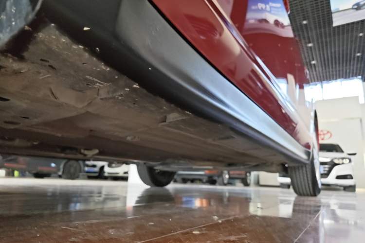 Used Venucia R50 2016 1.6L Automatic Elite Edition Left Side Sill