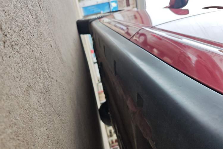 Used Venucia R50 2016 1.6L Automatic Elite Edition Left Side Sill