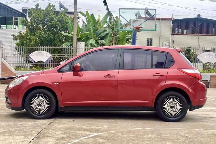 Used Venucia R50 2016 1.6L Automatic Elite Edition Left Side