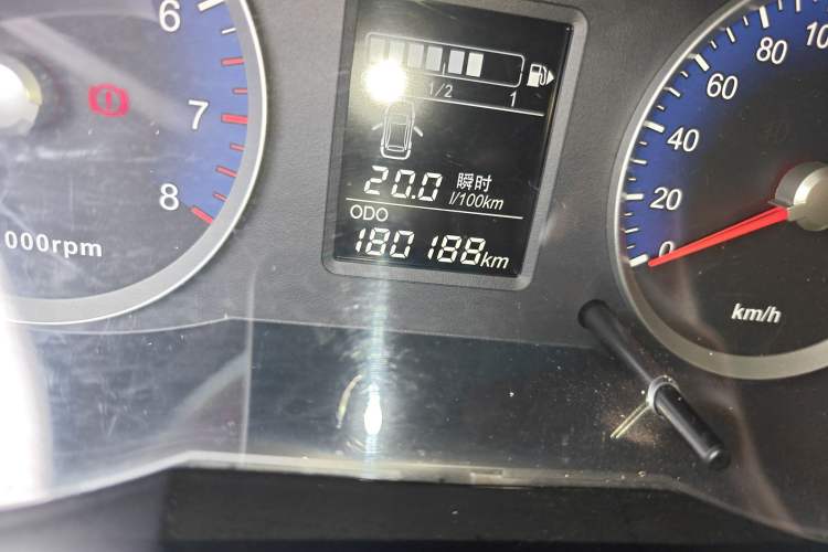 Used Venucia R50 2016 1.6L Manual Elite Edition Odometer Close Up