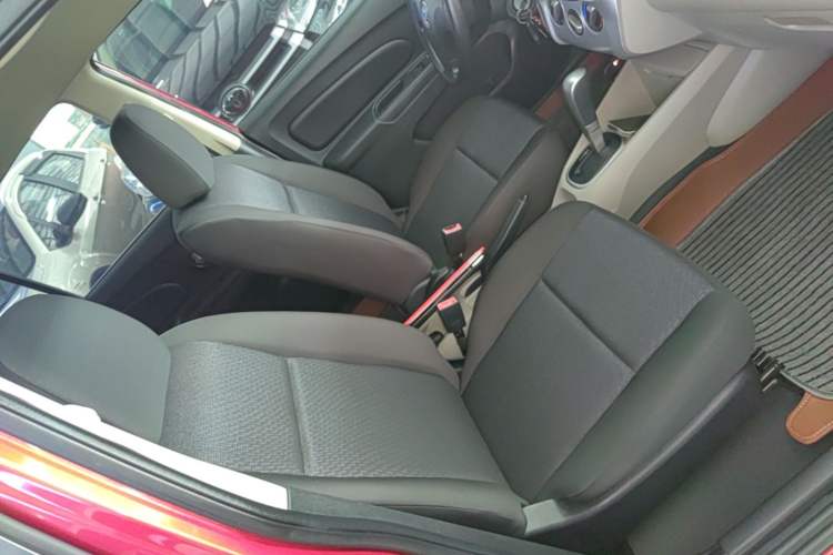 Used Venucia R50 2016 1.6L Automatic Elite Edition Right Front Seat