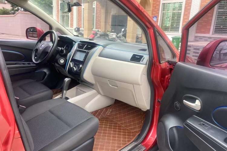 Used Venucia R50 2016 1.6L Automatic Elite Edition Right Front Seat