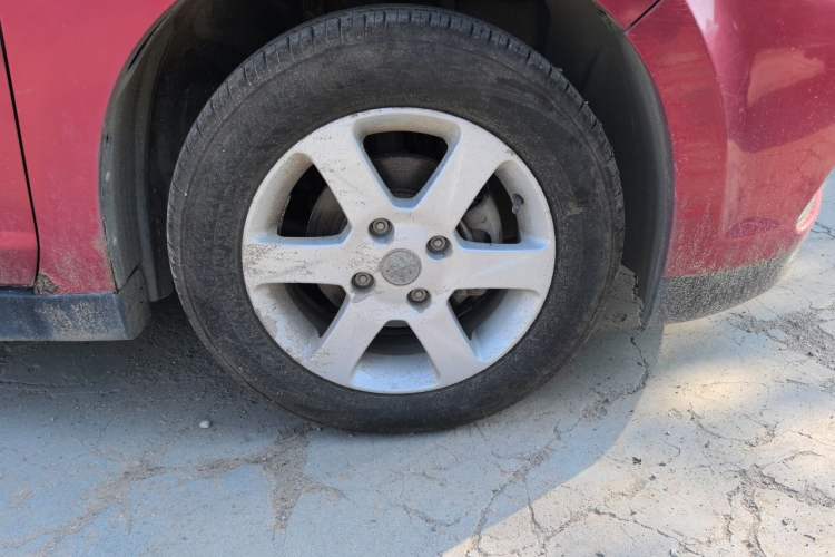 Used Venucia R50 2016 1.6L Manual Elite Edition Right Front Wheel Hub