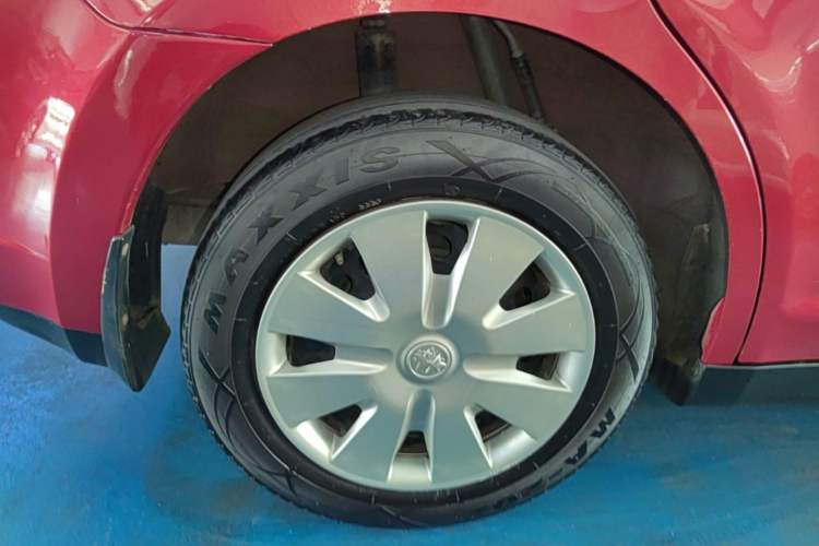 Used Venucia R50 2016 1.6L Automatic Elite Edition Right Rear Wheel Hub