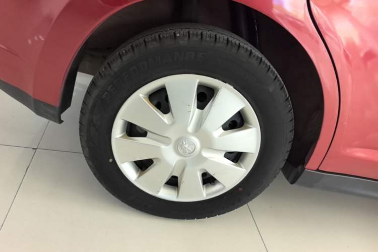 Used Venucia R50 2016 1.6L Automatic Elite Edition Right Rear Wheel Hub