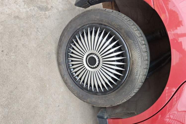 Used Venucia R50 2016 1.6L Automatic Elite Edition Right Rear Wheel Hub