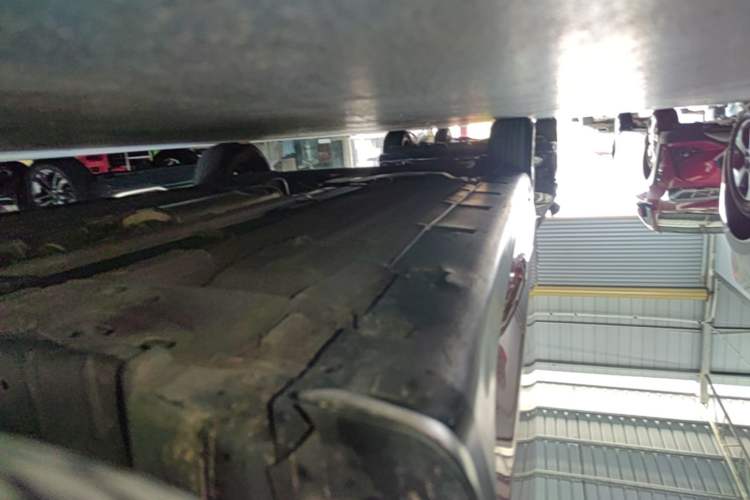 Used Venucia R50 2016 1.6L Automatic Elite Edition Right Side Sill