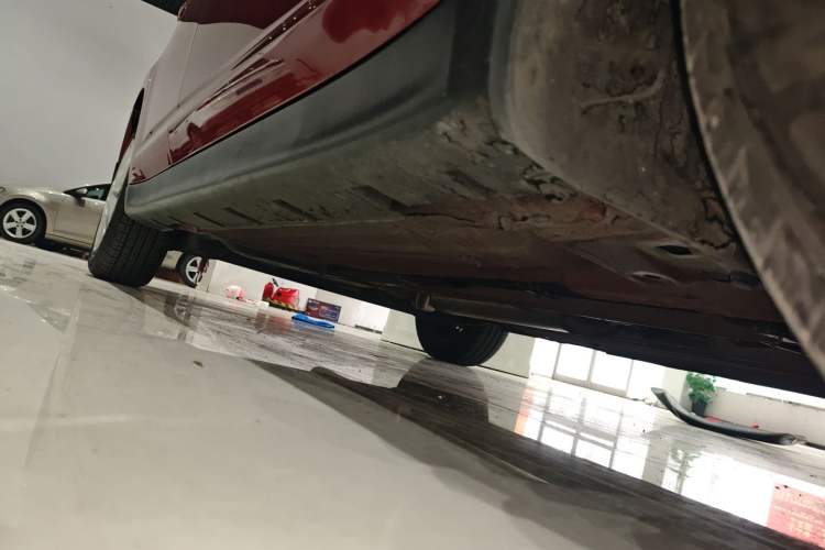 Used Venucia R50 2016 1.6L Manual Elite Edition Right Side Sill