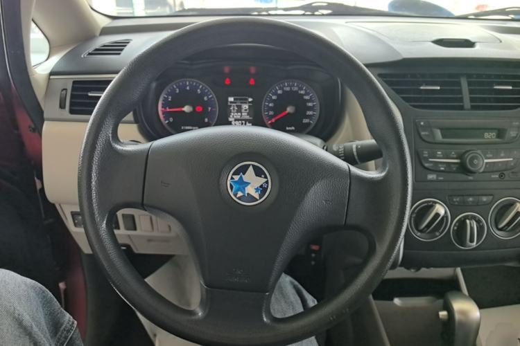 Used Venucia R50 2016 1.6L Automatic Elite Edition Steering Wheel