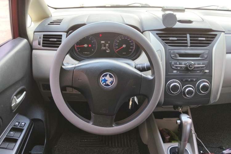 Used Venucia R50 2016 1.6L Automatic Elite Edition Steering Wheel