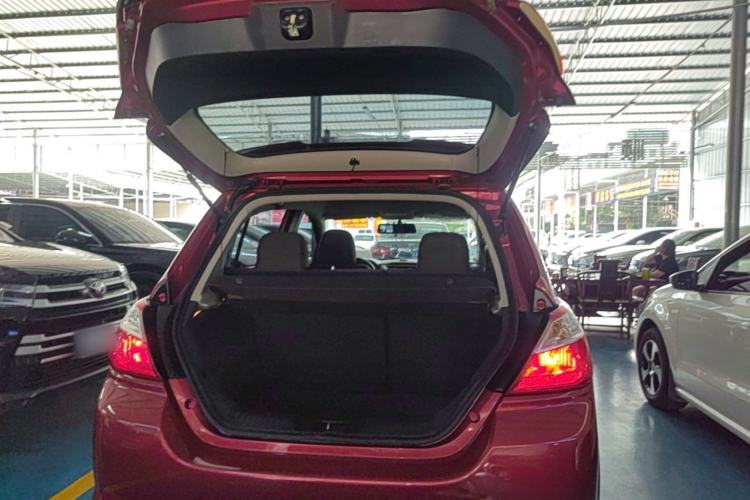 Used Venucia R50 2016 1.6L Automatic Elite Edition Trunk