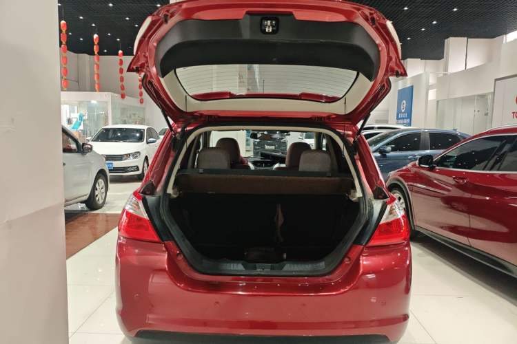 Used Venucia R50 2016 1.6L Manual Elite Edition Trunk