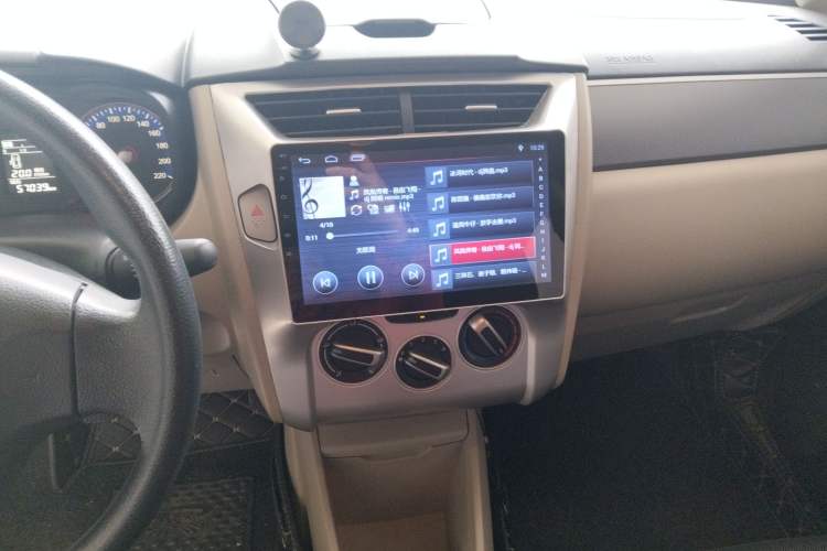 Used Venucia R50 2016 1.6L Manual Elite Edition Audio And AC Panel