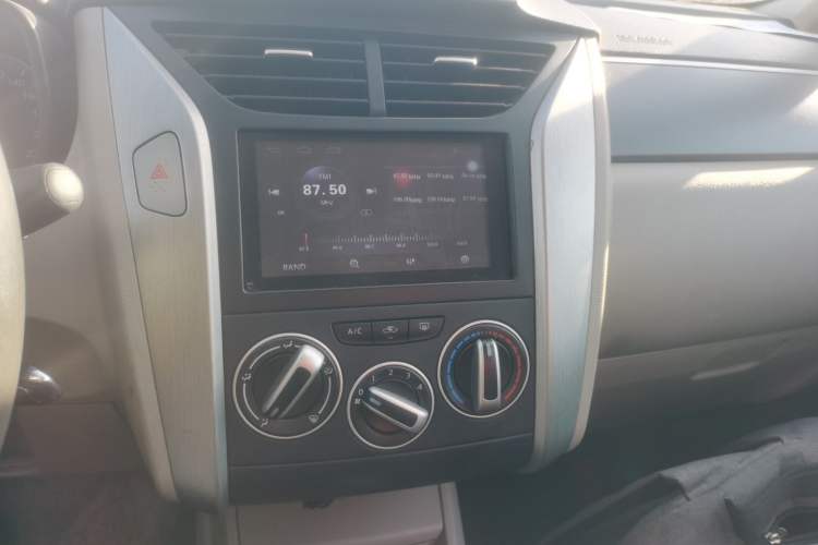 Used Venucia R50 2016 1.6L Automatic Elite Edition Audio And AC Panel