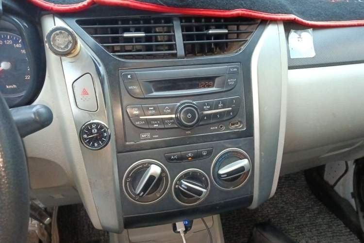 Used Venucia R50 2016 1.6L Automatic Elite Edition Audio And AC Panel