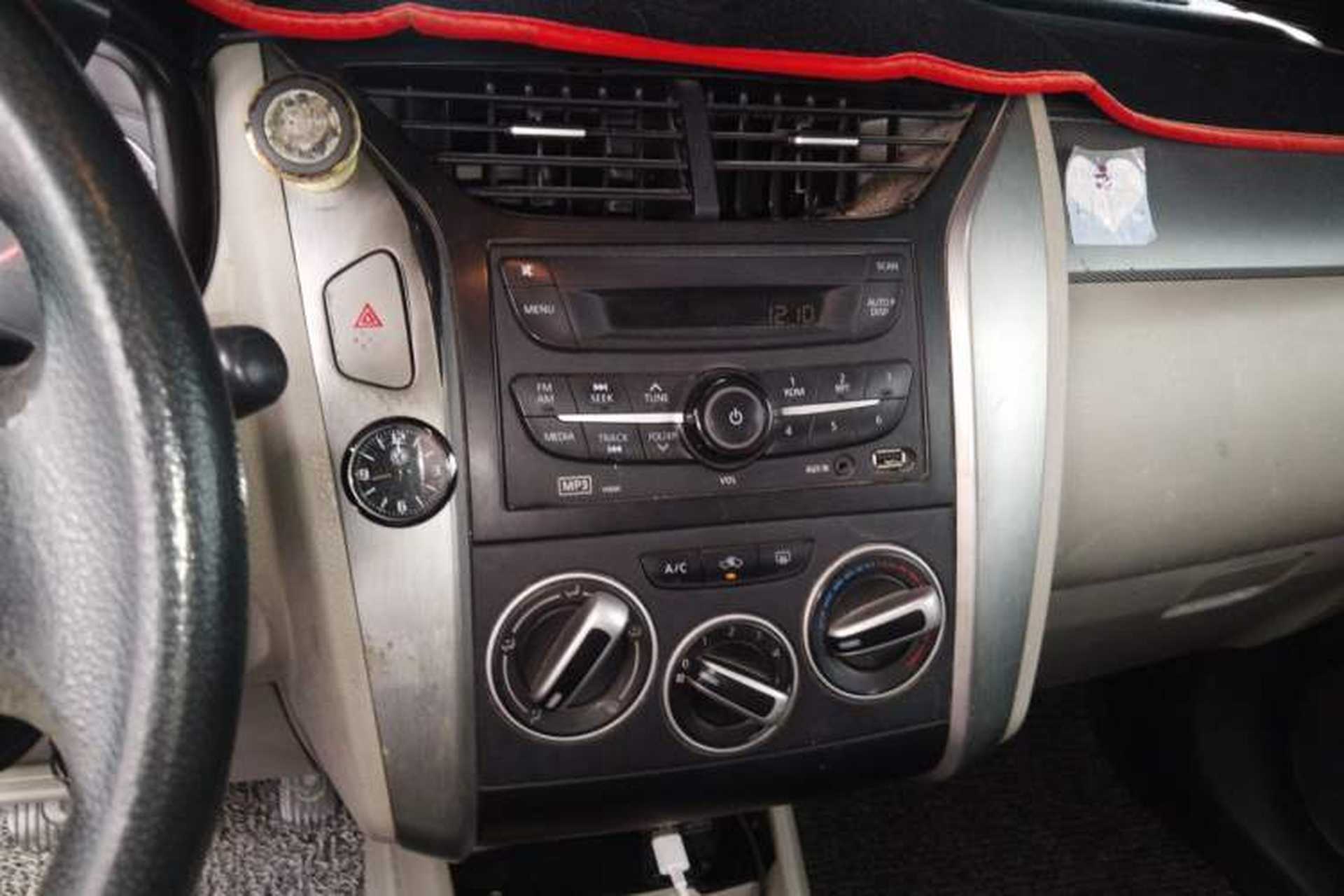 Used Venucia R50 2016 1.6L Automatic Elite Edition Audio And AC Panel