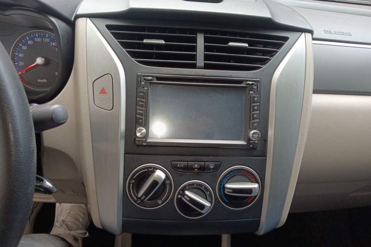 Used Venucia R50 2016 1.6L Manual Elite Edition Audio And AC Panel