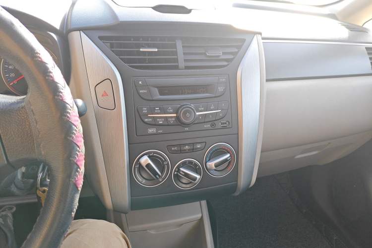 Used Venucia R50 2016 1.6L Manual Elite Edition Audio And AC Panel