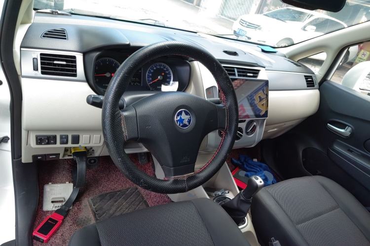 Used Venucia R50 2016 1.6L Manual Elite Edition Center Console