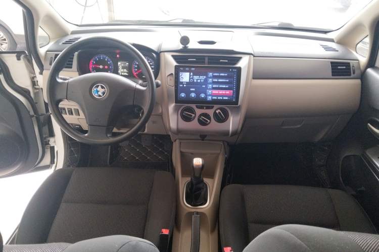 Used Venucia R50 2016 1.6L Manual Elite Edition Center Console