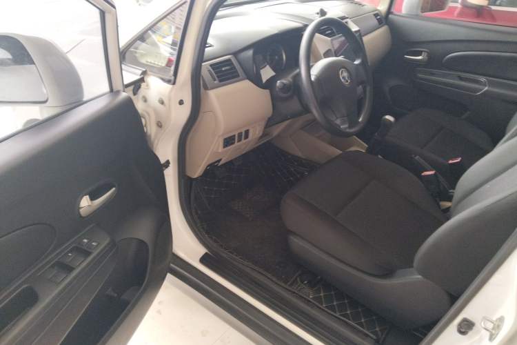 Used Venucia R50 2016 1.6L Manual Elite Edition Driver Seat