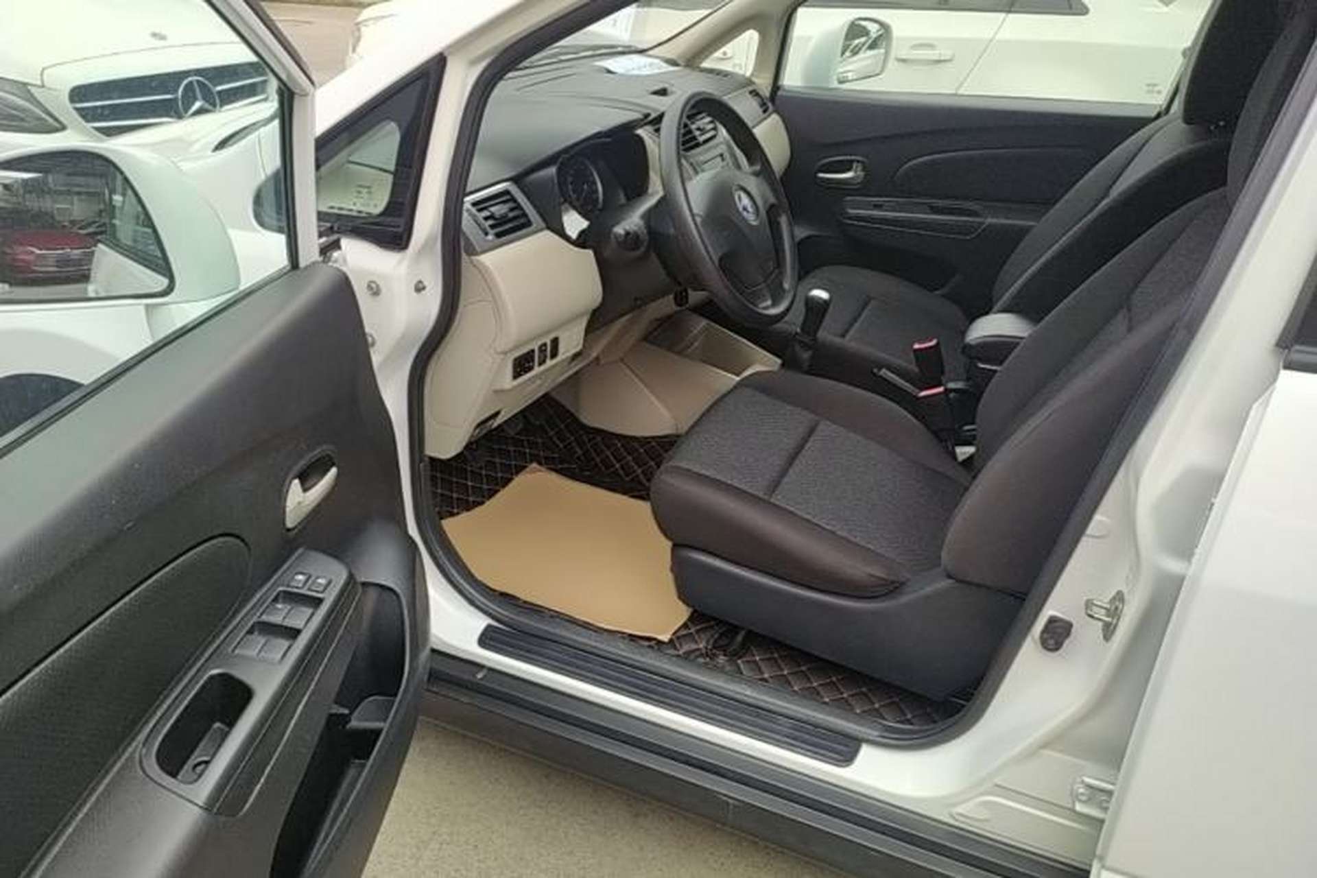 Used Venucia R50 2016 1.6L Manual Elite Edition Driver Seat