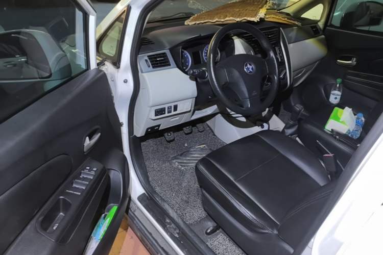 Used Venucia R50 2016 1.6L Manual Elite Edition Driver Seat
