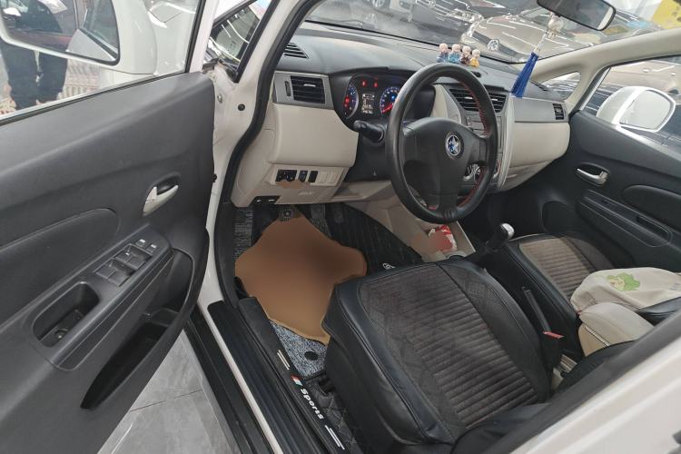 Used Venucia R50 2016 1.6L Manual Elite Edition Driver Seat