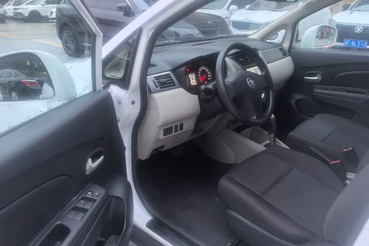 Used Venucia R50 2016 1.6L Automatic Elite Edition Driver Seat