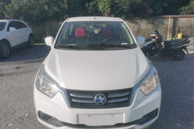 Used Venucia R50 2016 1.6L Automatic Elite Edition Exterior 1