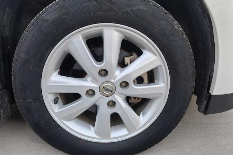 Used Venucia R50 2016 1.6L Manual Elite Edition Exterior 10
