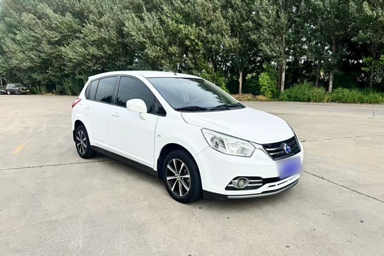 Used Venucia R50 2016 1.6L Automatic Elite Edition Exterior 2