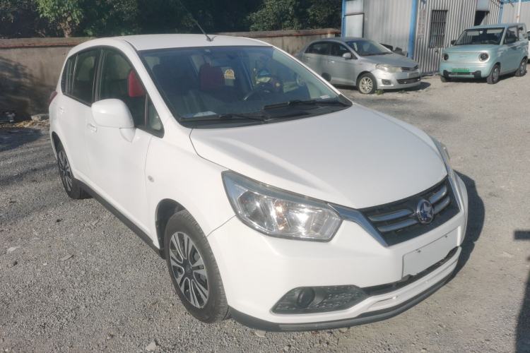Used Venucia R50 2016 1.6L Automatic Elite Edition Exterior 2