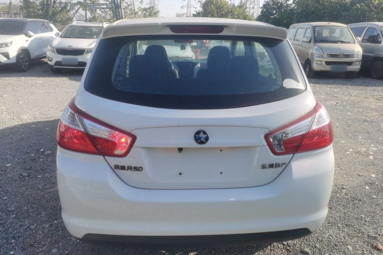 Used Venucia R50 2016 1.6L Automatic Elite Edition Exterior 4