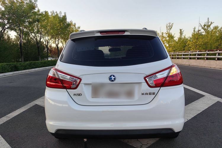 Used Venucia R50 2016 1.6L Manual Elite Edition Exterior 5
