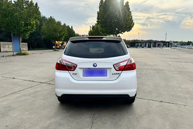 Used Venucia R50 2016 1.6L Automatic Elite Edition Exterior 5