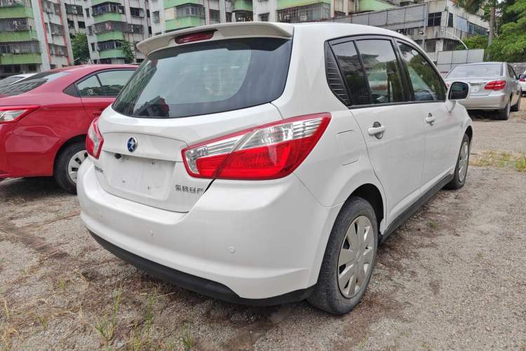 Used Venucia R50 2016 1.6L Automatic Elite Edition Exterior 5