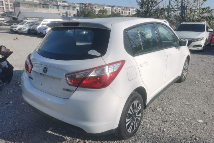 Used Venucia R50 2016 1.6L Automatic Elite Edition Exterior 5