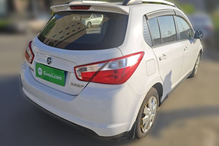 Used Venucia R50 2016 1.6L Manual Elite Edition Exterior 5