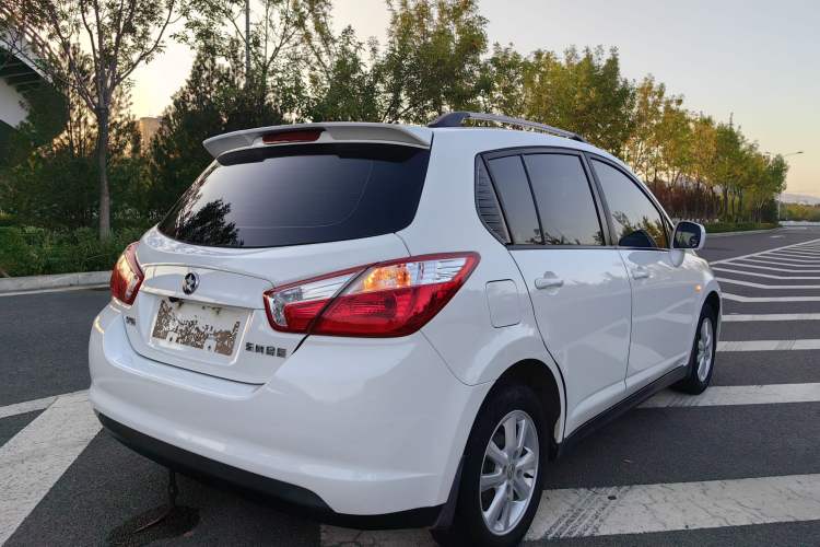 Used Venucia R50 2016 1.6L Manual Elite Edition Exterior 6
