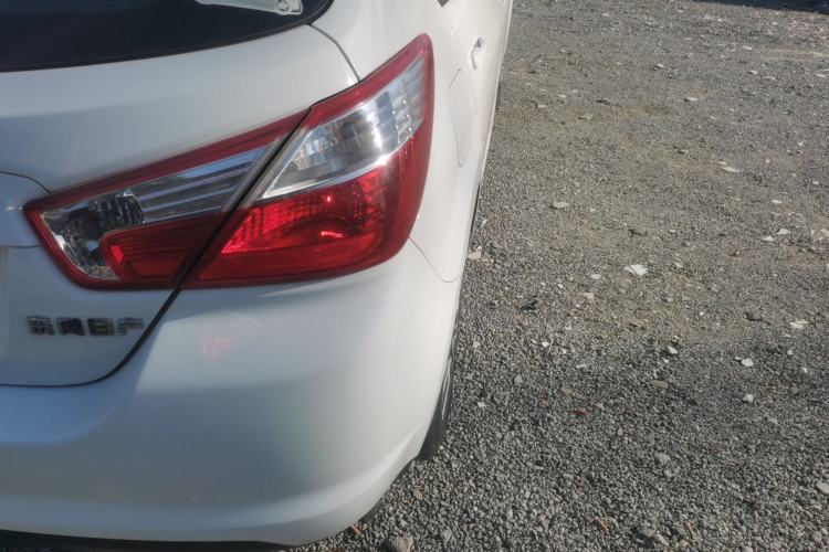 Used Venucia R50 2016 1.6L Automatic Elite Edition Exterior 6