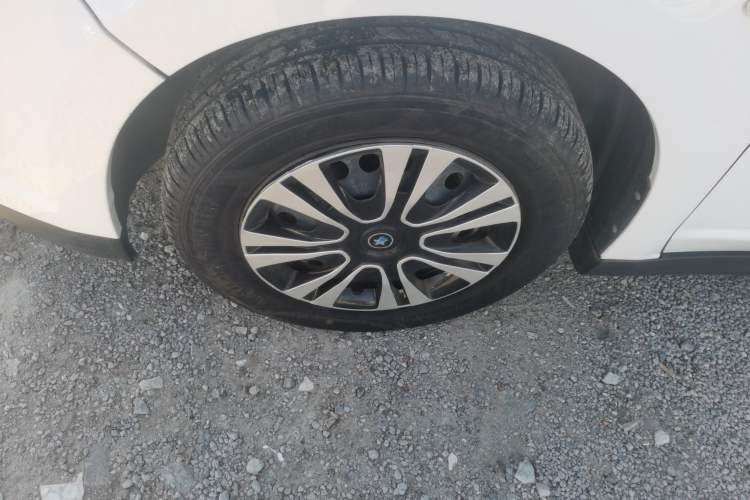 Used Venucia R50 2016 1.6L Automatic Elite Edition Exterior 7