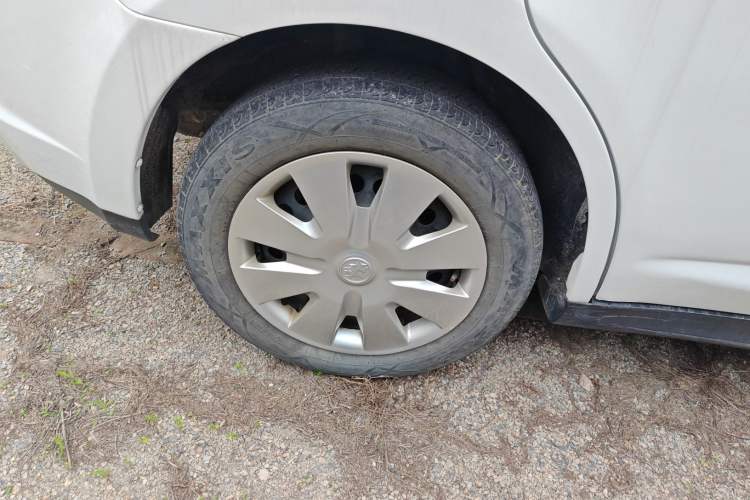 Used Venucia R50 2016 1.6L Automatic Elite Edition Exterior 8