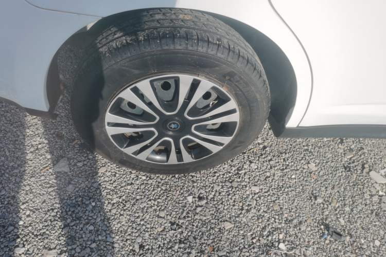 Used Venucia R50 2016 1.6L Automatic Elite Edition Exterior 8