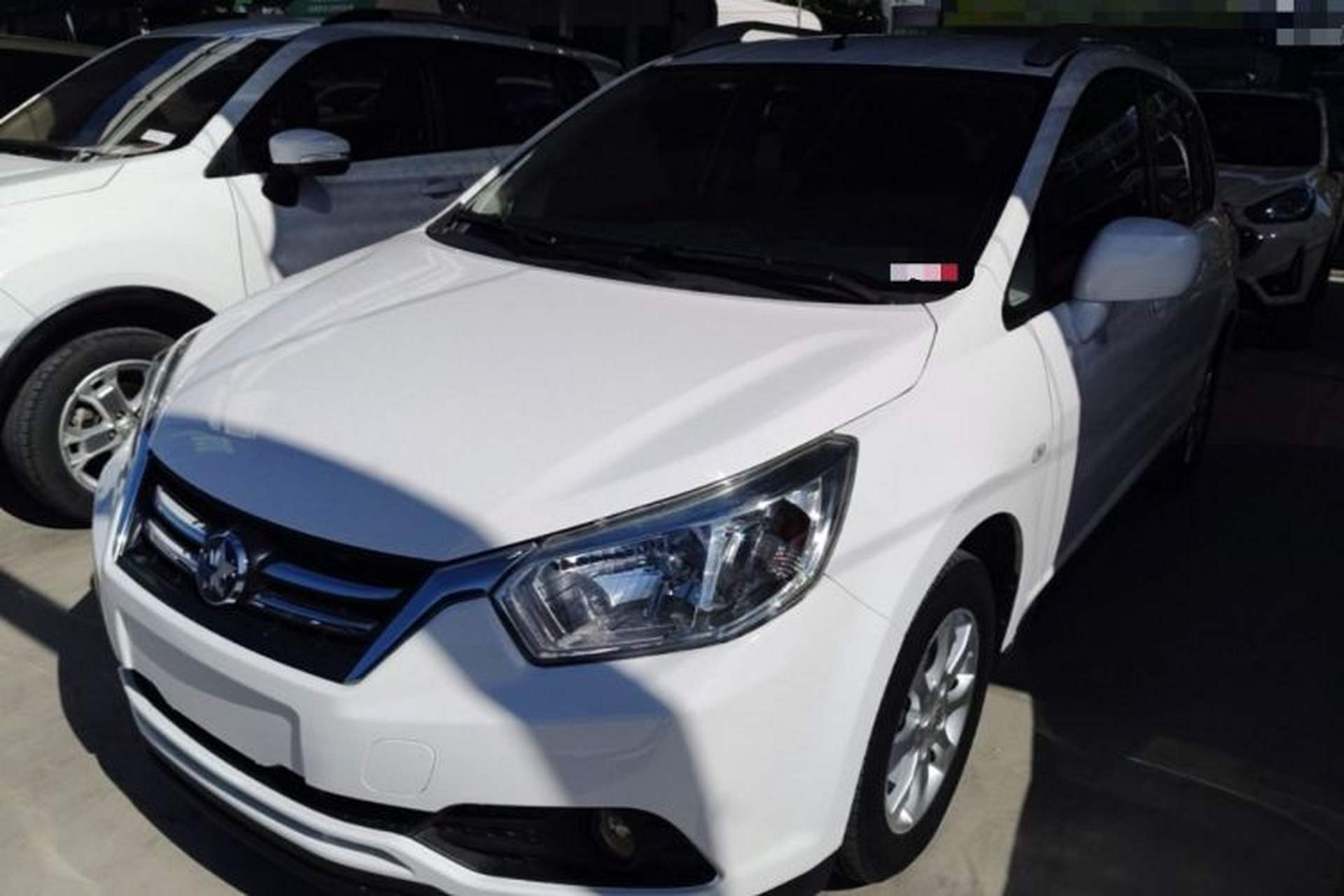 Used Venucia R50 2016 1.6L Automatic Elite Edition Front Left 45 Deg