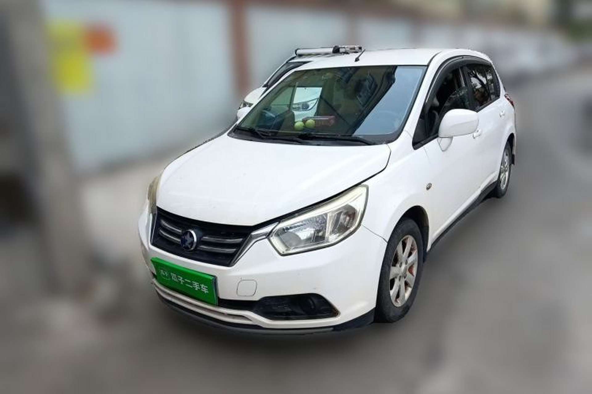 Used Venucia R50 2016 1.6L Automatic Elite Edition Front Left 45 Deg