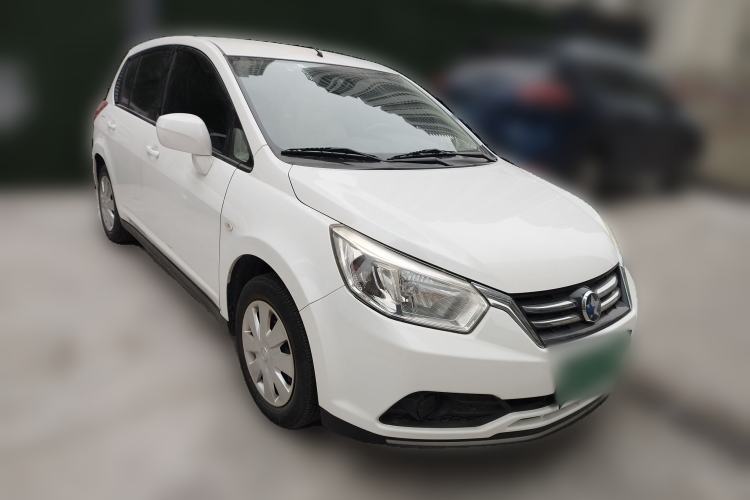 Used Venucia R50 2016 1.6L Automatic Elite Edition Front Right 45 Deg