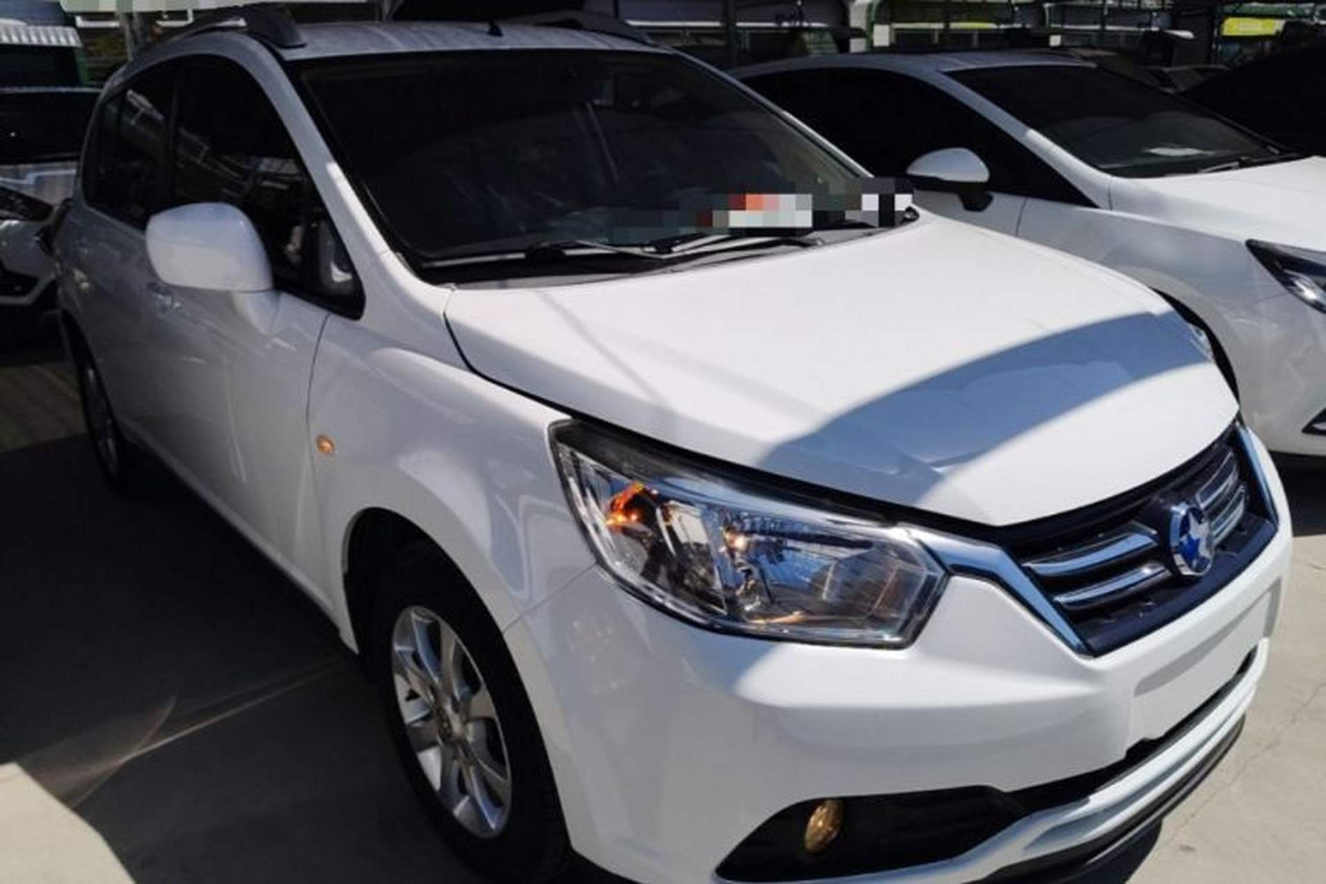 Used Venucia R50 2016 1.6L Automatic Elite Edition Front Right 45 Deg